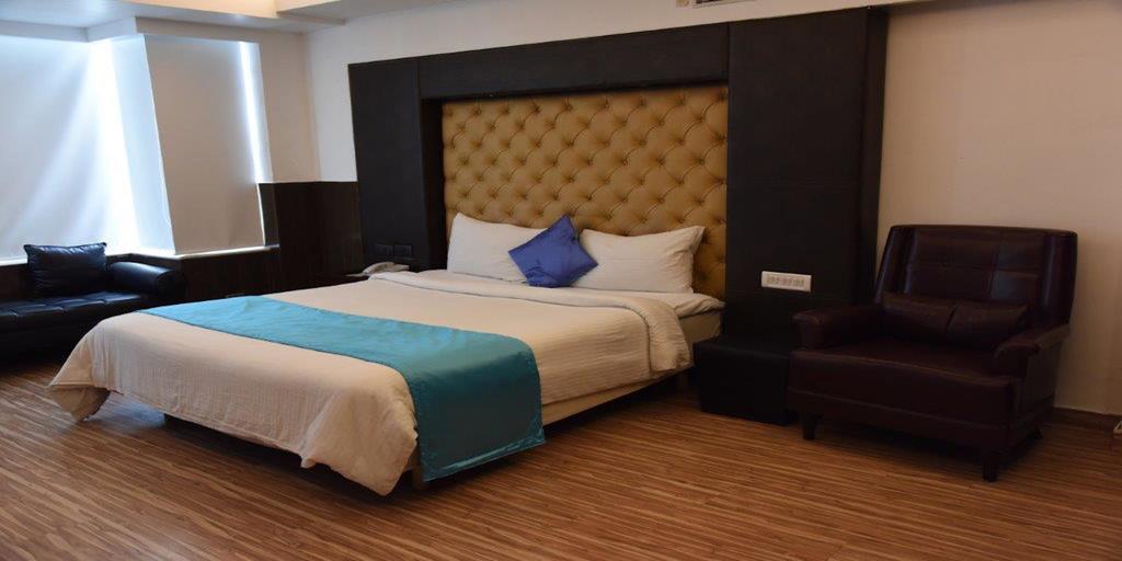 The Madison Hotel New Delhi Exterior photo