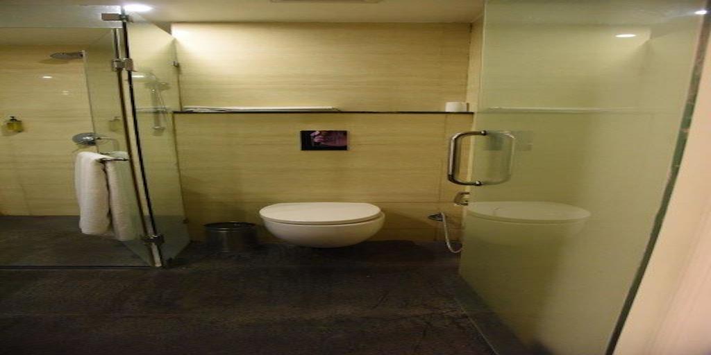 The Madison Hotel New Delhi Exterior photo