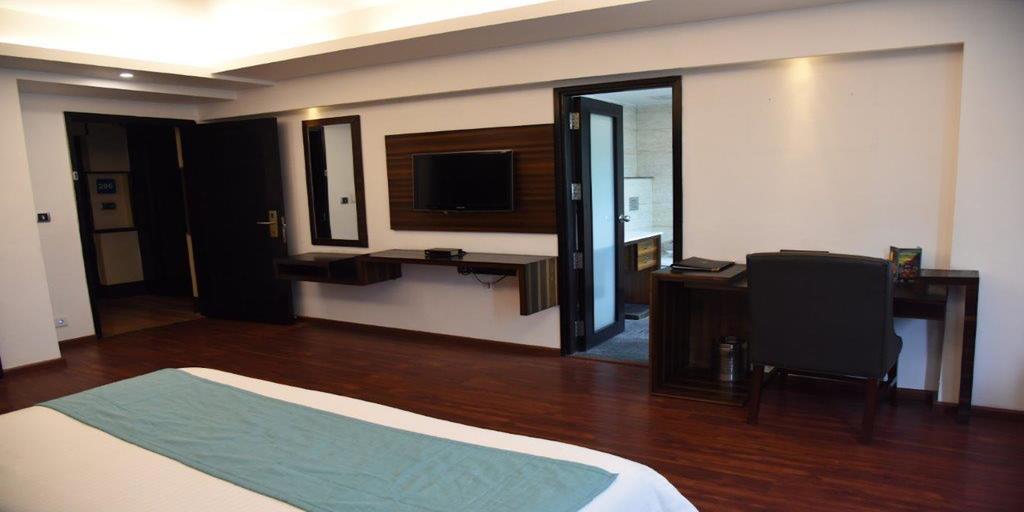 The Madison Hotel New Delhi Exterior photo