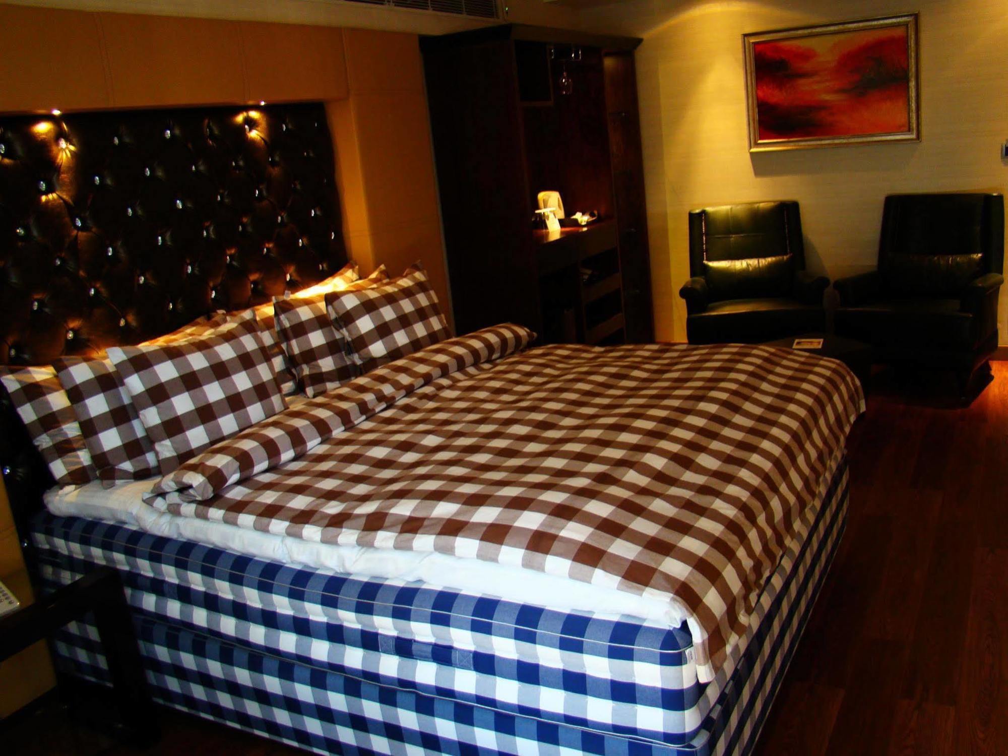 The Madison Hotel New Delhi Exterior photo