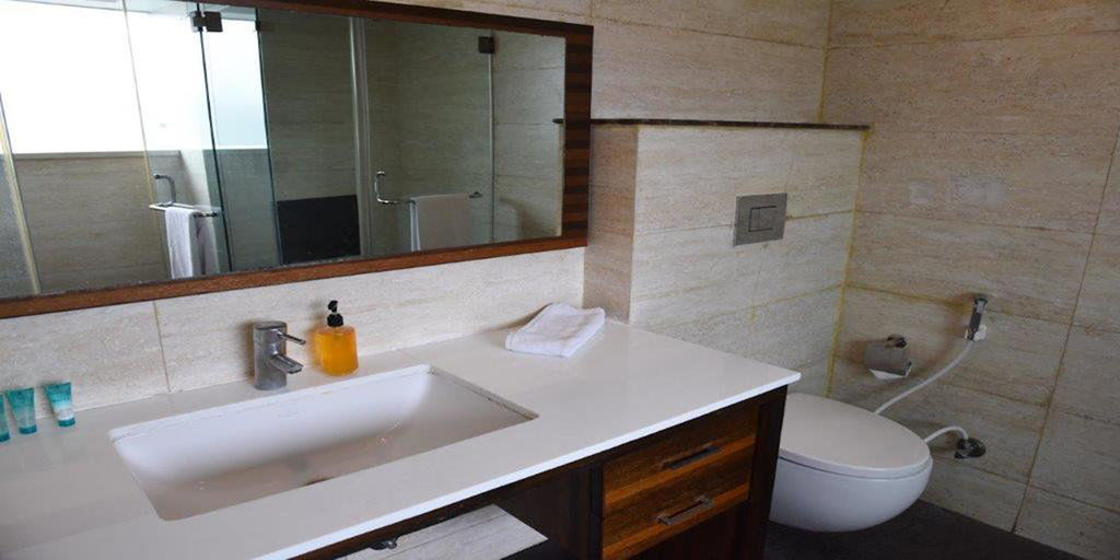 The Madison Hotel New Delhi Exterior photo